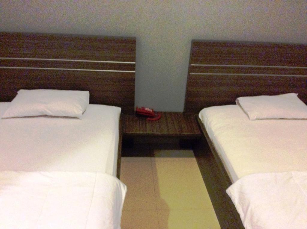 Hotel Diamond Makassar Szoba fotó