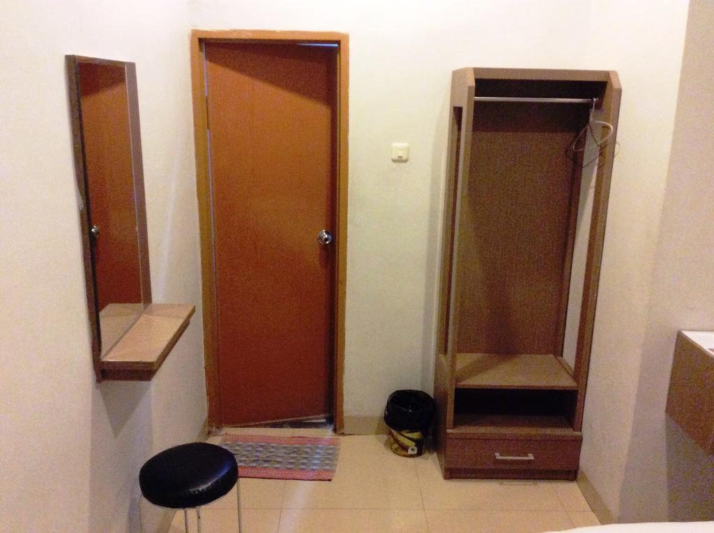 Hotel Diamond Makassar Szoba fotó