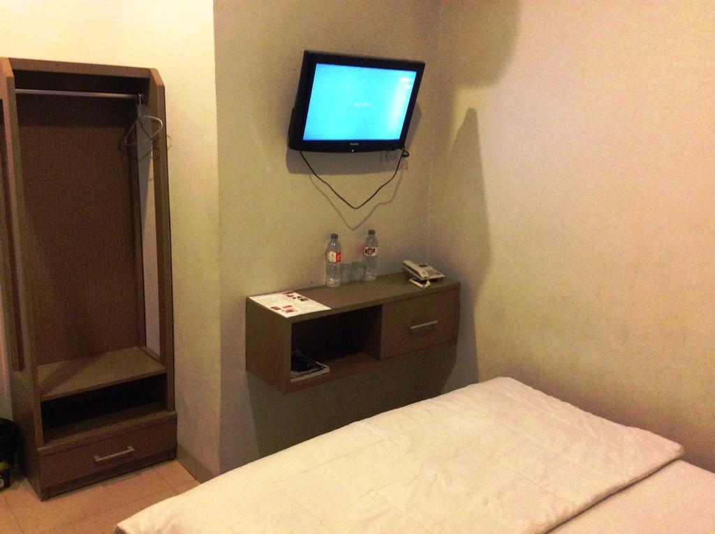 Hotel Diamond Makassar Szoba fotó