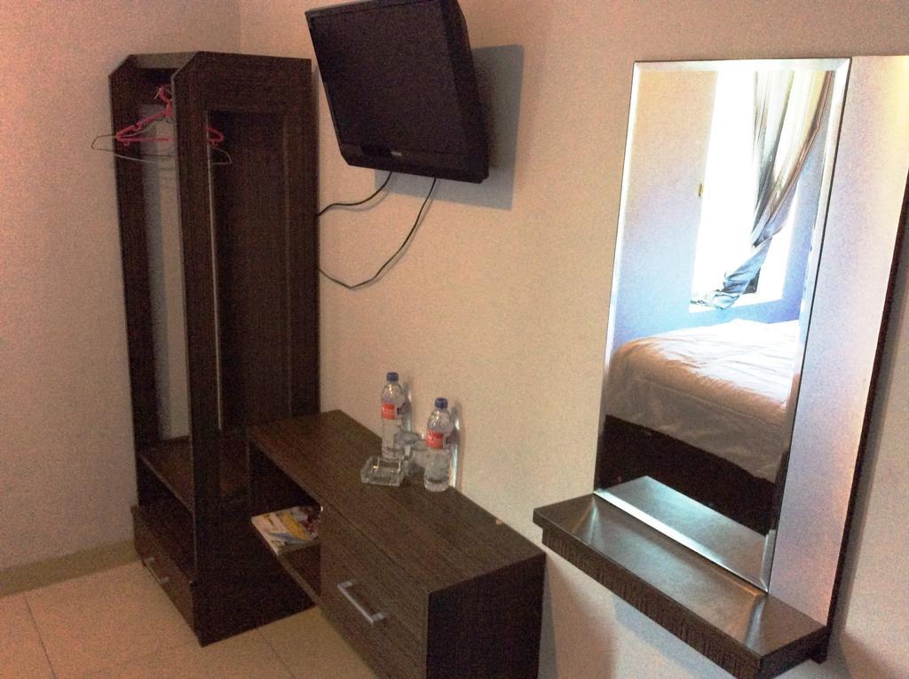 Hotel Diamond Makassar Kültér fotó