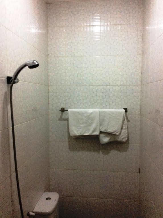 Hotel Diamond Makassar Kültér fotó